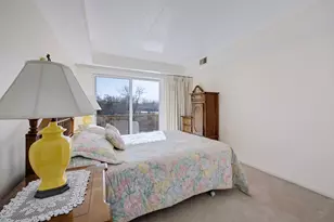 8025 Woodglen Ln, Downers Grove, IL 60516 - Photo 15