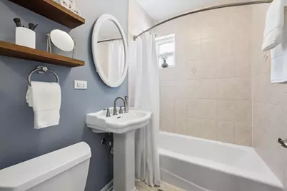 2710 W Berwyn Avenue, Chicago, IL 60625 - Photo 19