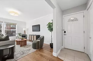 2710 W Berwyn Ave, Chicago, IL 60625 - Photo 3