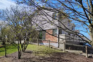 3061 Pheasant Creek Dr, Northbrook, IL 60062 - Photo 3