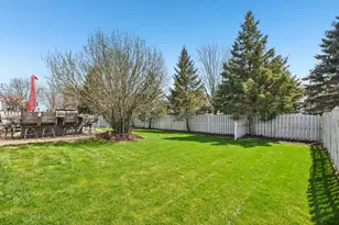 1739 Newbridge Cir, Elgin, IL 60123 - Photo 41