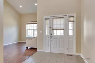 4 Waterton Dr, Streamwood, IL 60107 - Photo 3