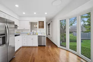 3712 Winnetka Rd, Glenview, IL 60026 - Photo 13