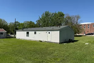 314 1/2 E Seminary Ave, Onarga, IL 60955 - Photo 3