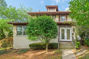 4 N Vine St, Hinsdale, IL 60521 - Photo 1