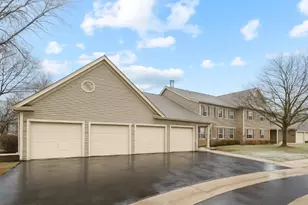 2838 Meadow Ln, Schaumburg, IL 60193 - Photo 3