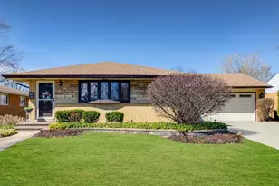 656 Jon Ln, Des Plaines, IL 60016 - Photo 1