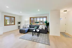 656 Jon Ln, Des Plaines, IL 60016 - Photo 3