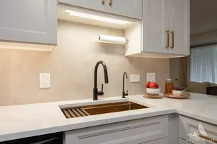 10600 S Brooklodge Ln, Palos Hills, IL 60465 - Photo 11