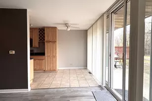 6010 Oakwood Dr, Lisle, IL 60532 - Photo 9