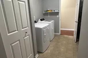 8225 Tremont Ln, Joliet, IL 60431 - Photo 7