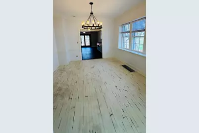 124 W Crystal Lake Avenue S, Crystal Lake, IL 60014 - Photo 5