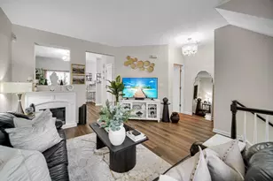 2426 Courtyard Cir, Aurora, IL 60506 - Photo 5