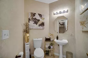 2426 Courtyard Cir, Aurora, IL 60506 - Photo 3