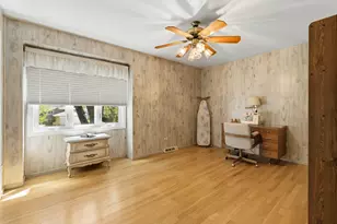 18W276 Holly Ave, Darien, IL 60561 - Photo 17