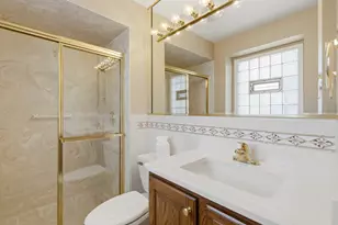 18W276 Holly Ave, Darien, IL 60561 - Photo 15
