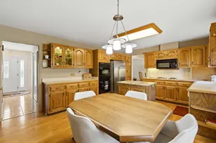 18W276 Holly Ave, Darien, IL 60561 - Photo 9