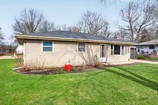 2550 Garden Ct, Joliet, IL 60435 - Photo 3