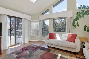 1170 Lancaster Ct, Hoffman Estates, IL 60195 - Photo 9