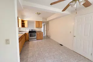 11224 S Stewart Ave, Chicago, IL 60628 - Photo 7