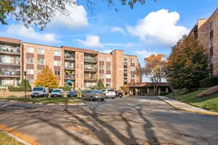 502 W Huntington Commons Rd, Mount Prospect, IL 60056 - Photo 1