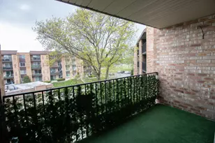 502 W Huntington Commons Rd, Mount Prospect, IL 60056 - Photo 9