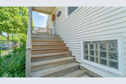 10439 S Avenue M, Chicago, IL 60617 - Photo 3