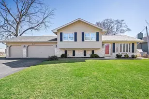 27W015 Manchester Rd, Winfield, IL 60190 - Photo 1