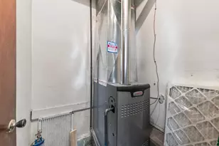 1042 W Barry Ave, Chicago, IL 60657 - Photo 9