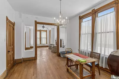 1042 W Barry Avenue, Chicago, IL 60657 - Photo 5
