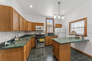 1042 W Barry Ave, Chicago, IL 60657 - Photo 9