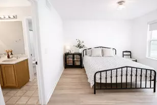 87 S Savannah Pkwy, Round Lake, IL 60073 - Photo 15