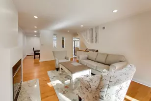 1470 E 56th St, Chicago, IL 60637 - Photo 5