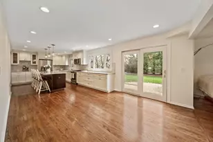 690 Honeysuckle Dr, Naperville, IL 60540 - Photo 5