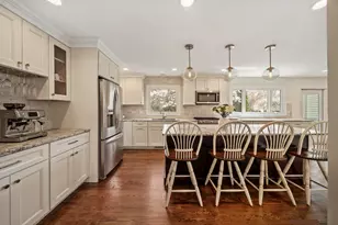 690 Honeysuckle Dr, Naperville, IL 60540 - Photo 3