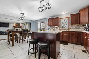 22124 Meadow Lake Pl, Richton Park, IL 60471 - Photo 9