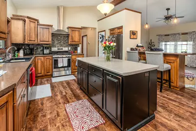 1358 Pershing Road, West Frankfort, IL 62896 - Photo 9