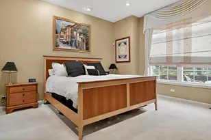 2072 Inverness Dr, Vernon Hills, IL 60061 - Photo 9