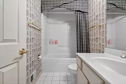 2072 Inverness Drive, Vernon Hills, IL 60061 - Photo 17