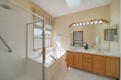 2370 Carillon Drive, Grayslake, IL 60030 - Photo 9