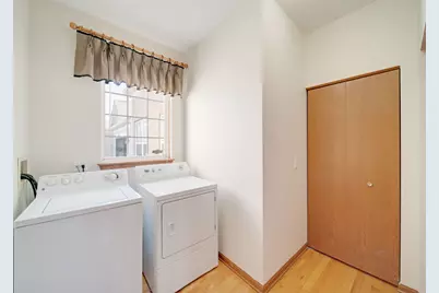 2370 Carillon Drive, Grayslake, IL 60030 - Photo 19