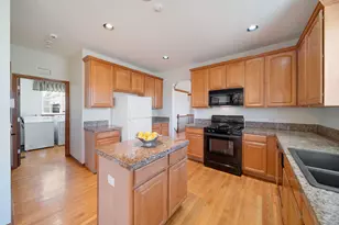 2370 Carillon Dr, Grayslake, IL 60030 - Photo 11