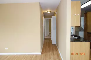 300 Meadow Ct, Vernon Hills, IL 60061 - Photo 15