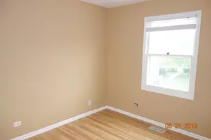 300 Meadow Ct, Vernon Hills, IL 60061 - Photo 25