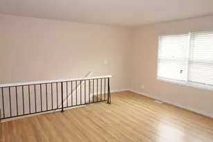 300 Meadow Ct, Vernon Hills, IL 60061 - Photo 5