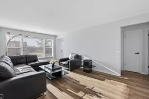 10643 S 83rd Ave, Palos Hills, IL 60465 - Photo 3