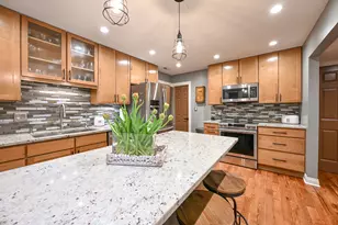 136 S Lawford Ct, Bloomingdale, IL 60108 - Photo 7