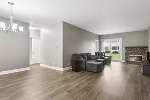 927 Hidden Lake Dr, Buffalo Grove, IL 60089 - Photo 3