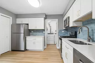 927 Hidden Lake Dr, Buffalo Grove, IL 60089 - Photo 5