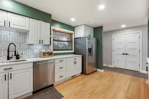 920 W Firestone Dr, Hoffman Estates, IL 60192 - Photo 3